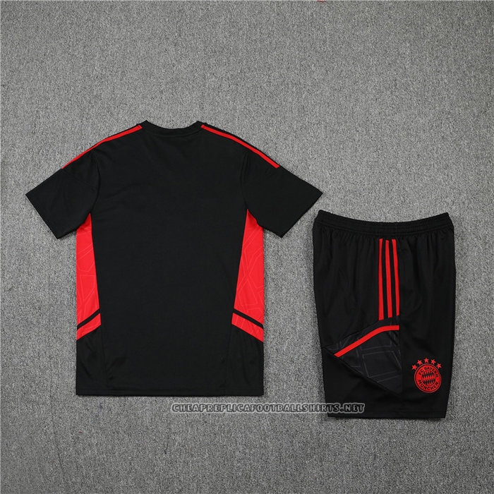 Tracksuit
 Bayern Munich 2022-2023 Short Sleeve
 Black
 - Shorts
